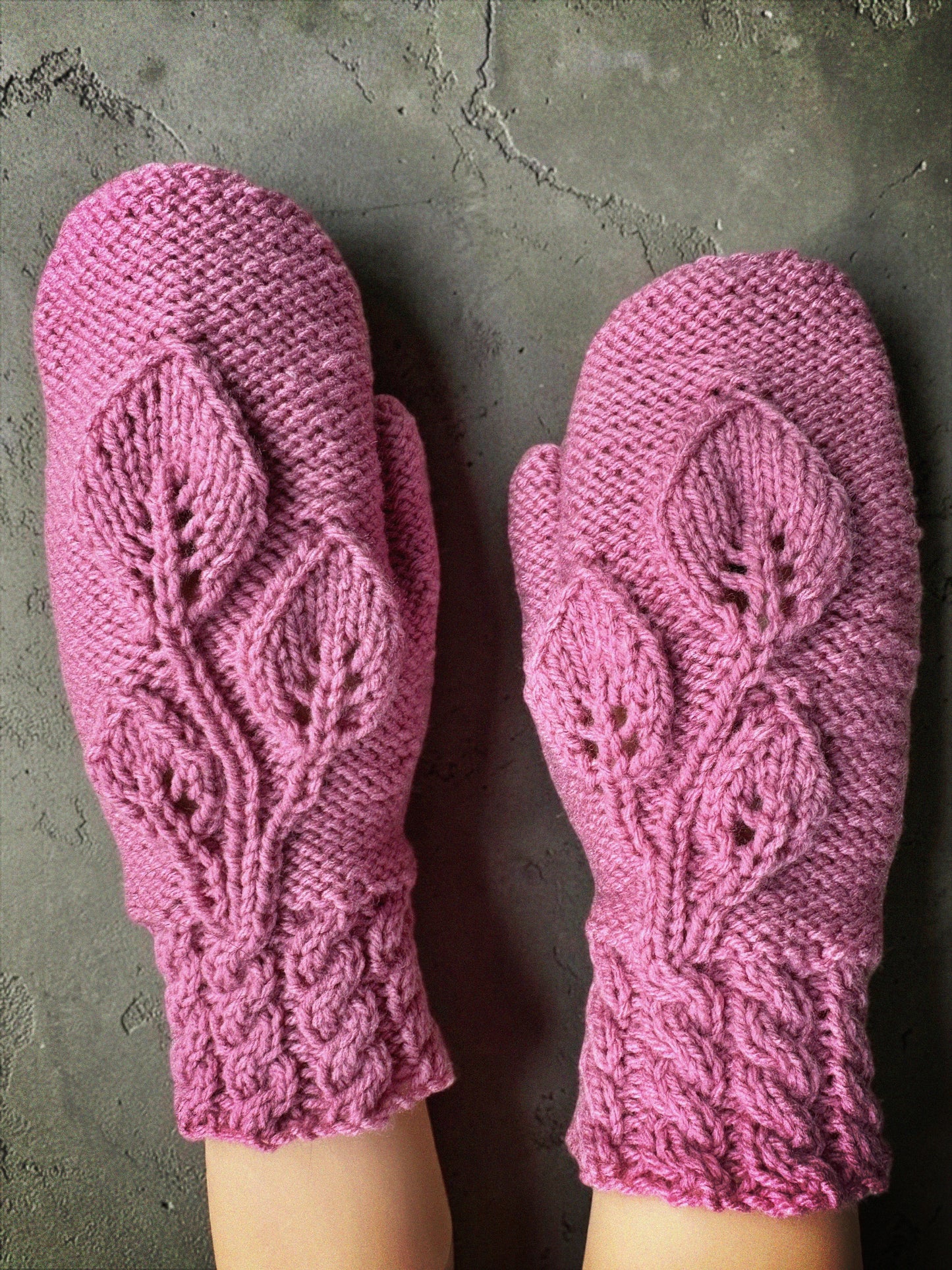 Hand knit mitts with a 3 leaf motif knitting pattern