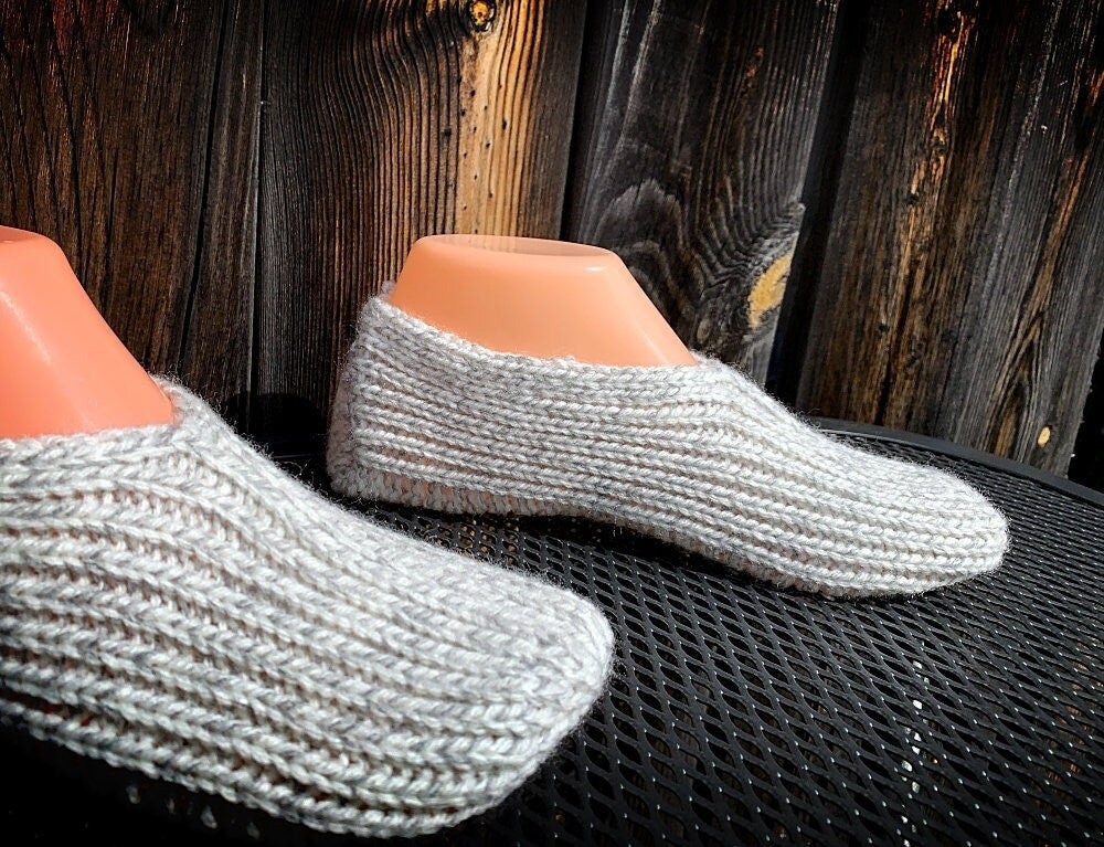 Knitting Pattern - Super Simple Easy to Knit Slippers - Easy Knitting Pattern for Beginners - Knitting Tutorial with  Video - English Only