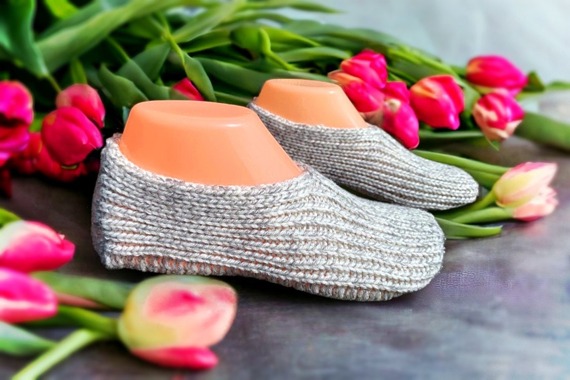 Knitting Pattern - Super Simple Easy to Knit Slippers - Easy Knitting Pattern for Beginners - Knitting Tutorial with  Video - English Only