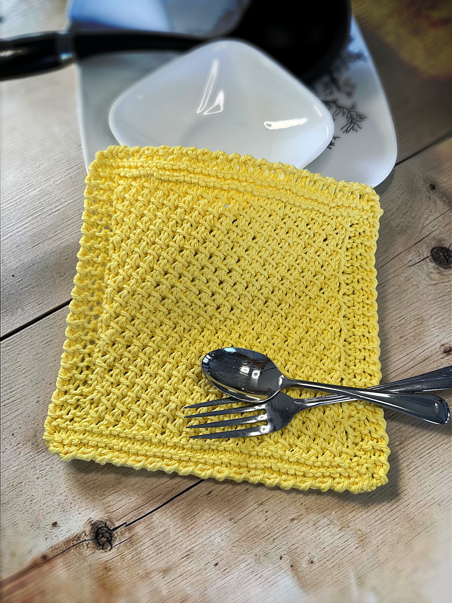 Textured knit dishcloth pattern tutorial for kitchen use with detailed photos and video for reverse crochet edging