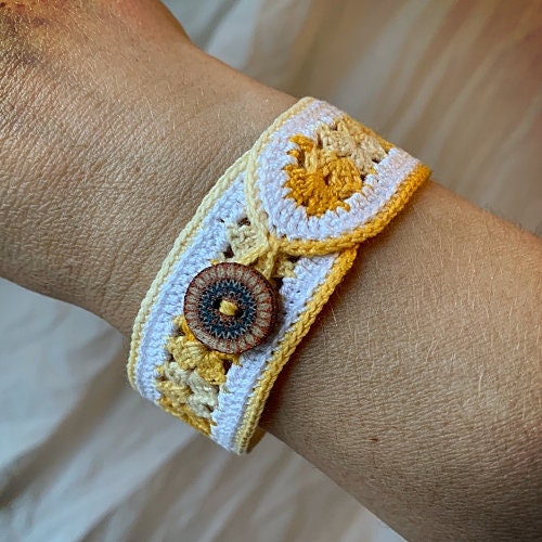 Crochet Pattern - How to Crochet a Beautiful Bracelet How to Crochet Jewelry Fans Bracelet - English Only