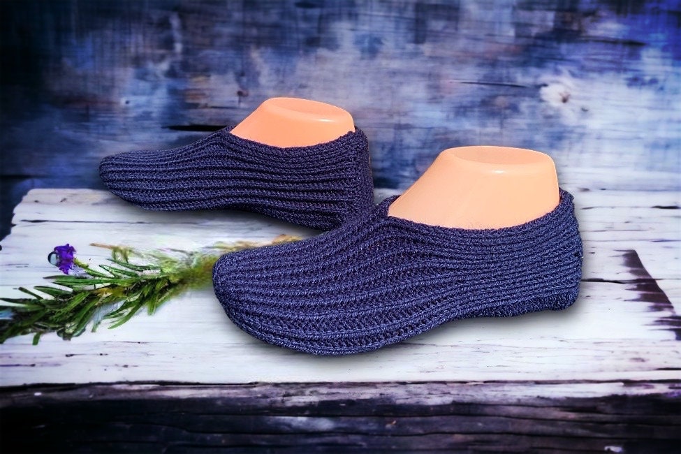 Knitting Pattern - Super Simple Easy to Knit Slippers - Easy Knitting Pattern for Beginners - Knitting Tutorial with  Video - English Only