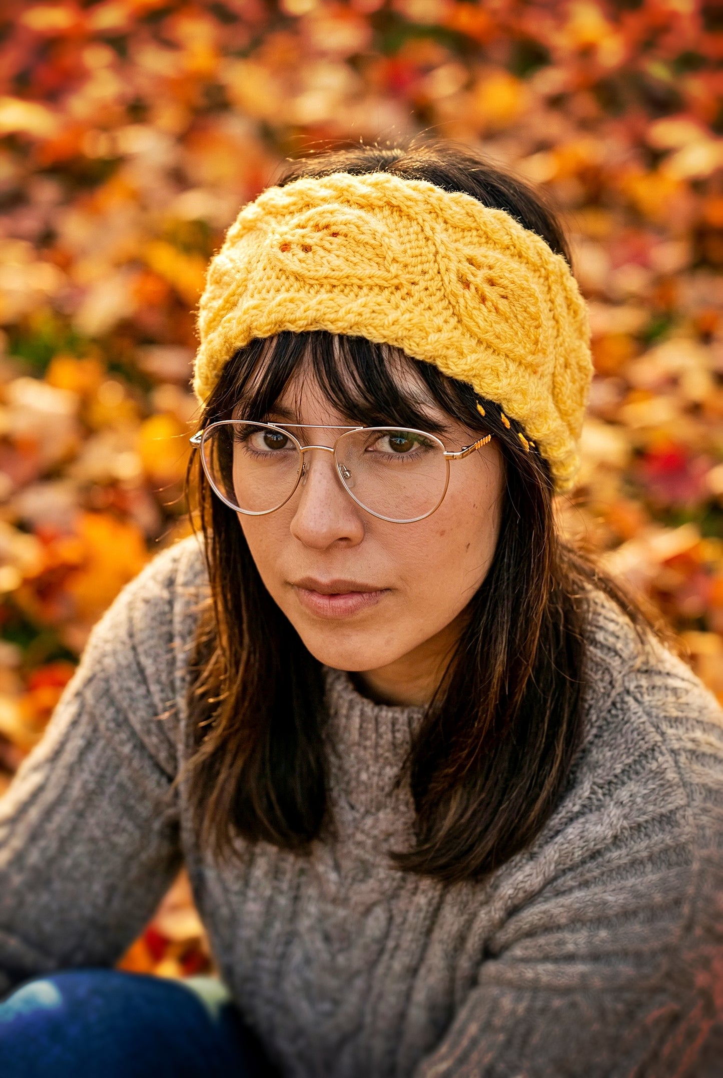 Leaf motif headband pattern with textured knit worked on straight needles