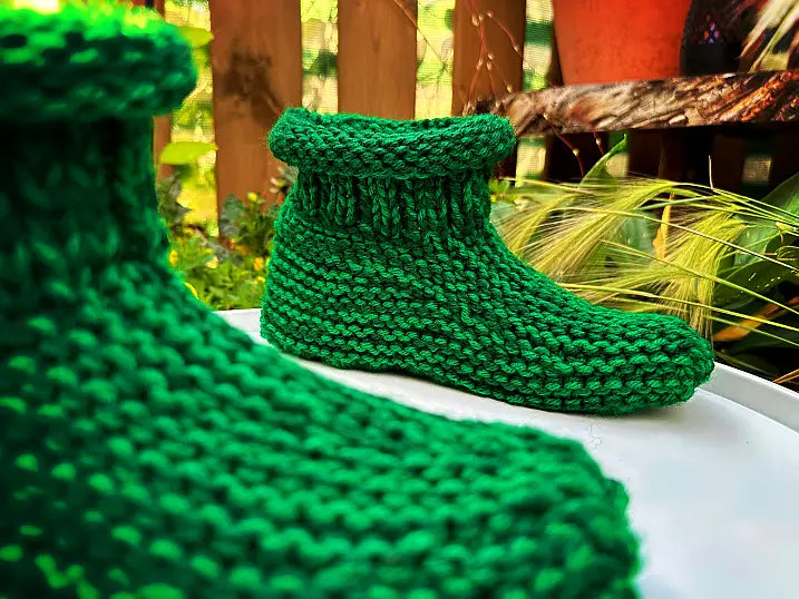 Warm knitted house slippers pattern for men and women