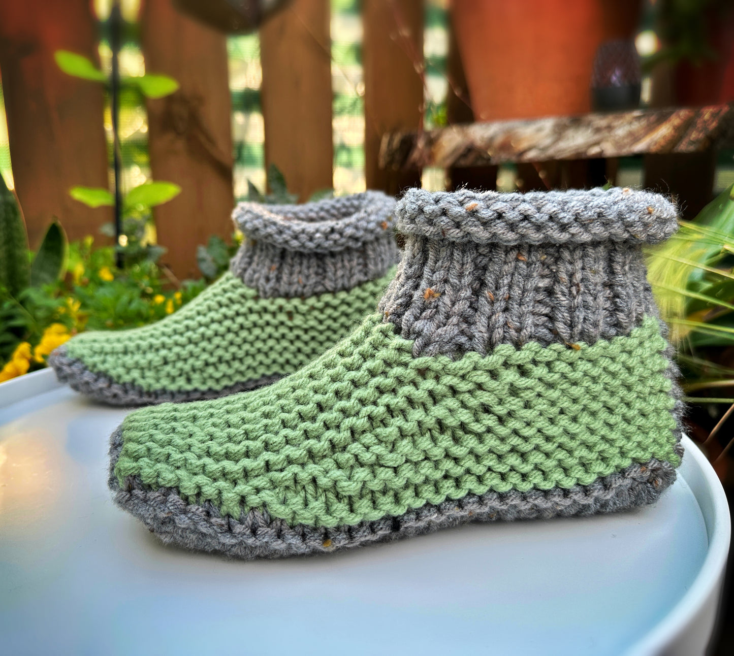 Extra thick knit slippers knitting pattern for men and women